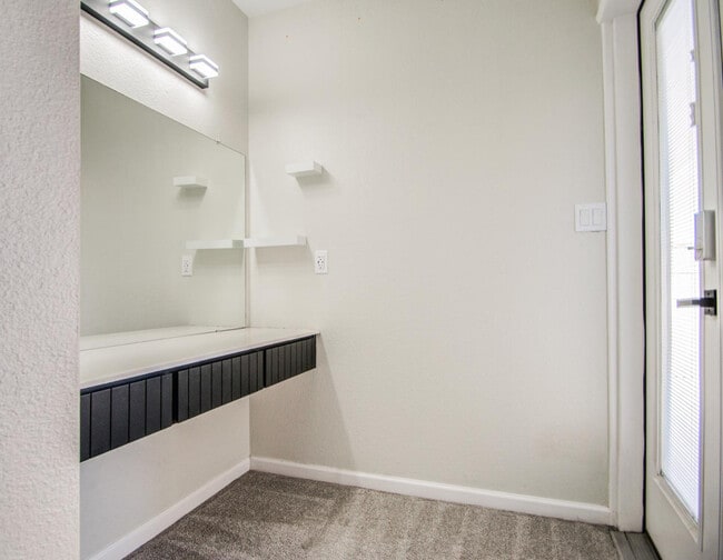 Building Photo - 7761 N 19th Dr