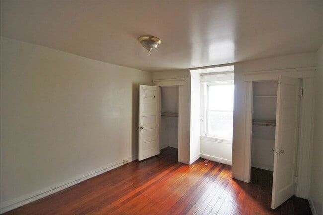 Building Photo - 225 W 29th St