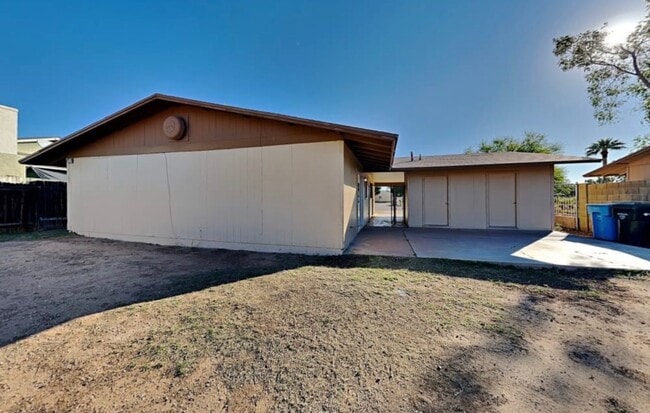 Building Photo - 3419 N 39th Dr