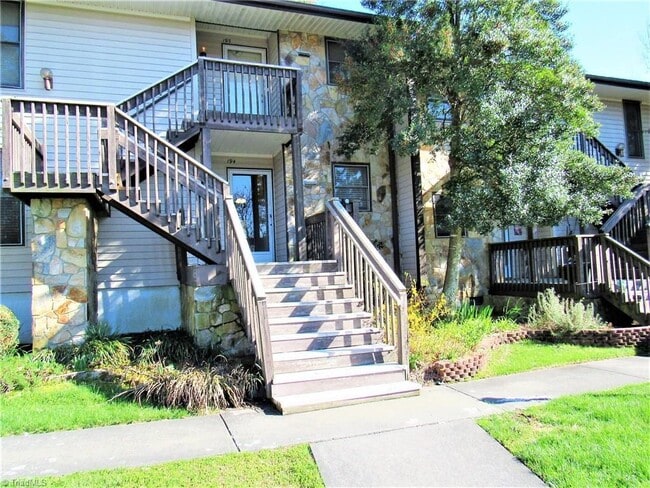 Building Photo - Lower Level Condo for Rent - MOVE IN READY