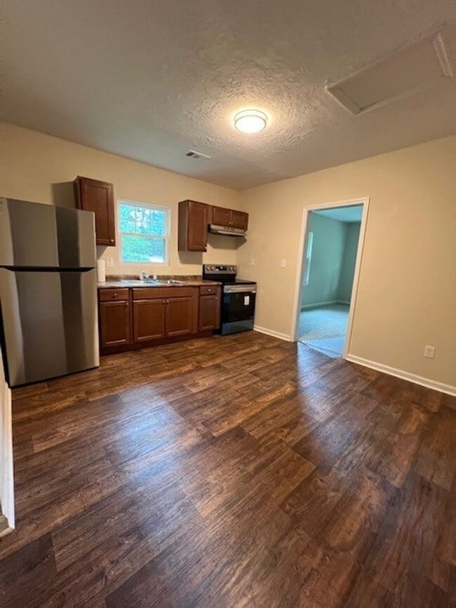 Building Photo - Newly Remodeled 3 Bedroom, 1 Bath Home
