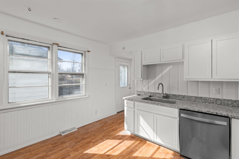 Building Photo - 151 N Clay Ave