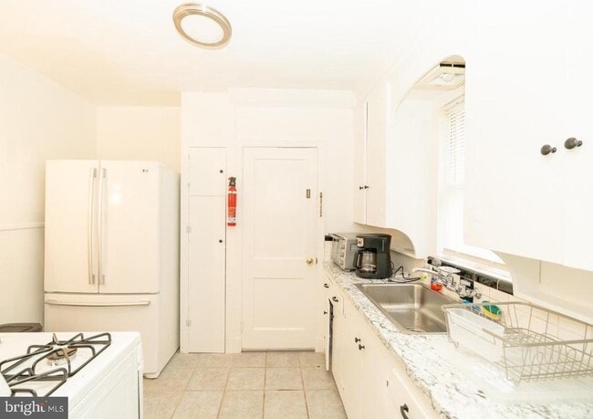 Building Photo - 1037 16th St S