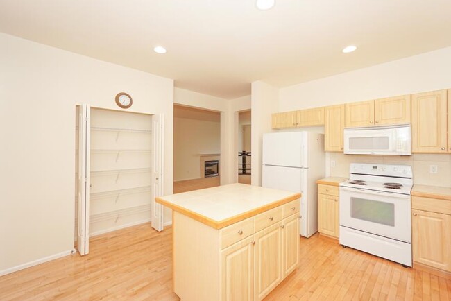 Building Photo - 3 bedroom in Renton WA 98058