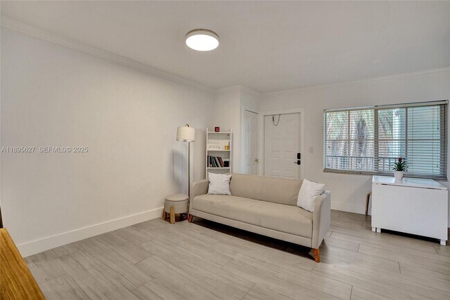 Building Photo - 924 SE 2nd St