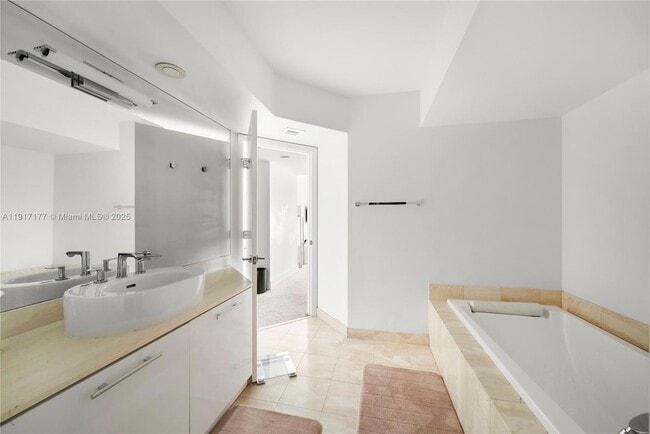 Building Photo - 1000 W Island Blvd