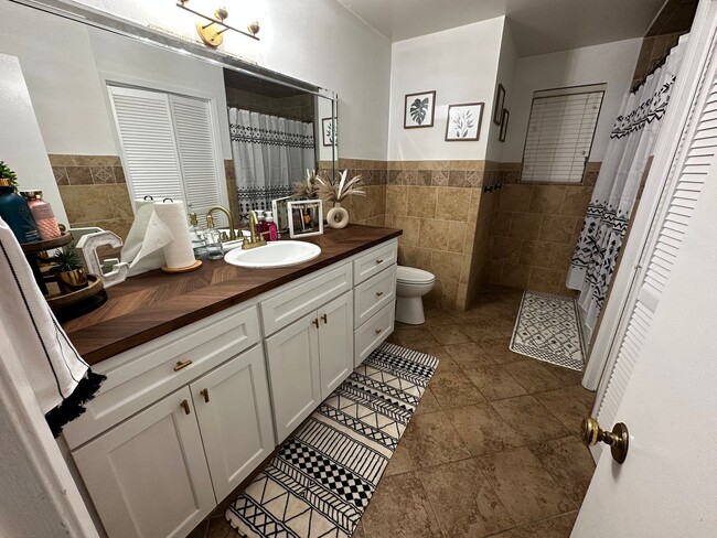 Building Photo - Beautiful 3 Bedroom home in Pine Tree ISD