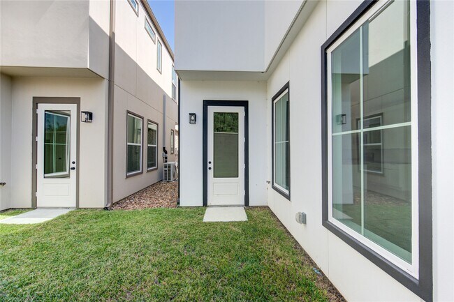 Building Photo - 2917 El Fenice Ln