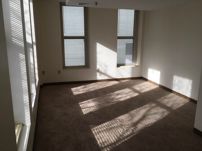 Building Photo - 30 Hanover St