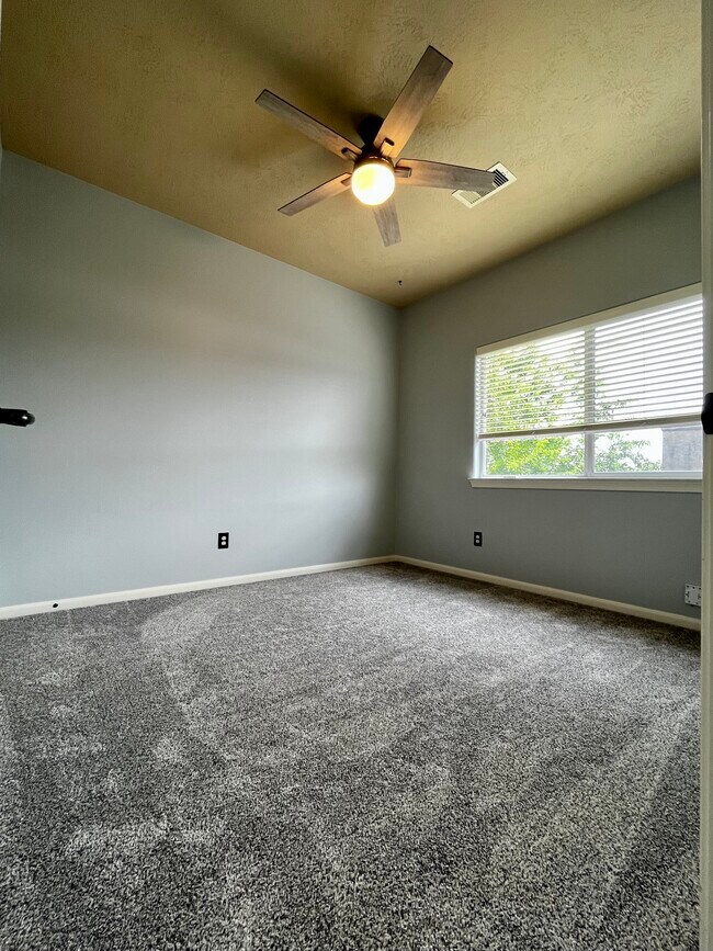 Building Photo - 1773 Aden Dr