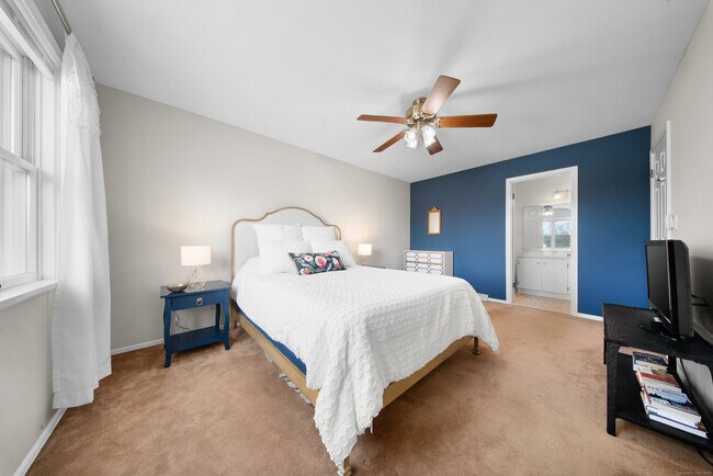 Building Photo - 83 Carriage Dr