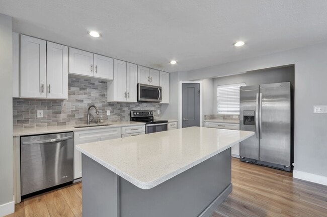 Building Photo - Simmons Duplex