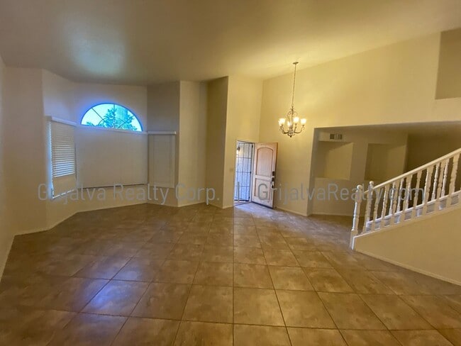 Building Photo - Amazing 5 BD, 3 BA House + Pool! This Oro Valley home has everything! (Lambert/La Canada)