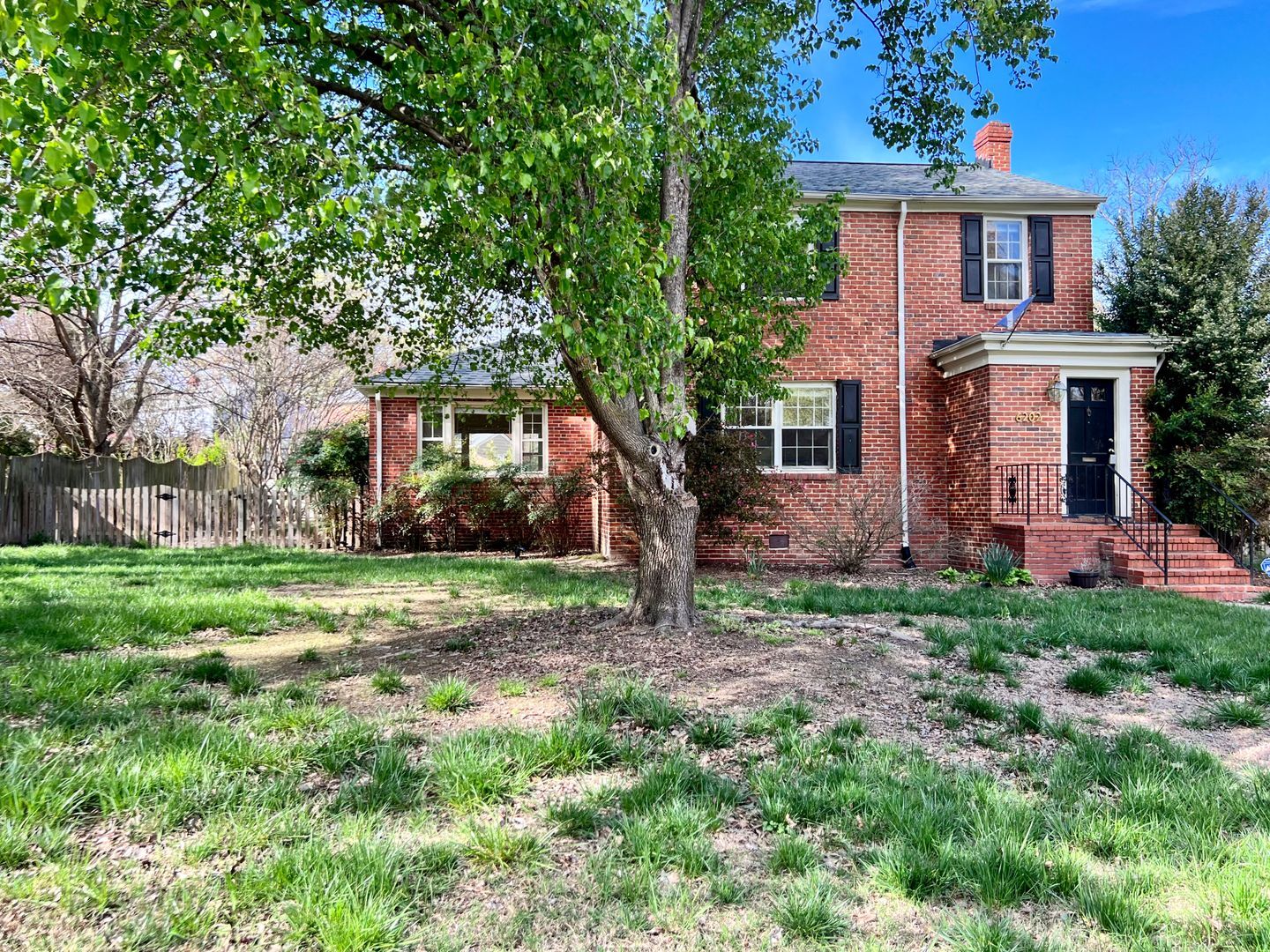 Building Photo - 6202 Dustin Dr