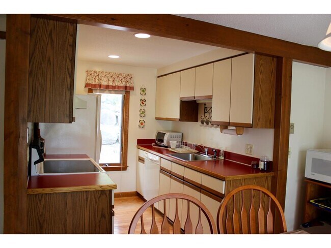 Building Photo - 619 Otter Rd