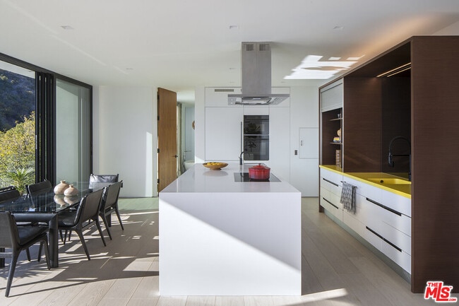 Building Photo - 2635 Hargrave Dr