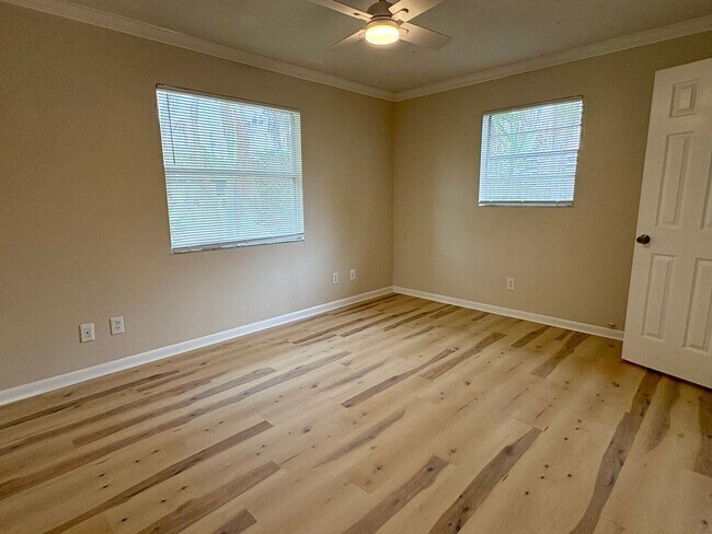Building Photo - 3/2 Jensen Beach Home with fenced yard and no HOA