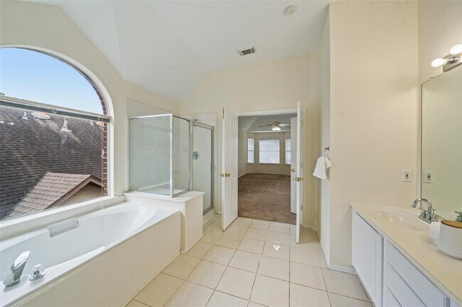 Building Photo - 11011 Hunting Path Ct