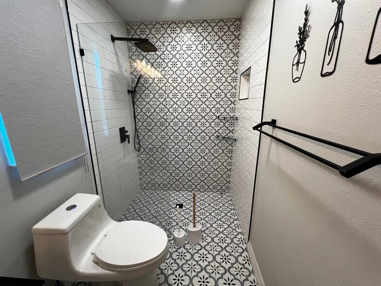 Master bath - 105 Lido Rd