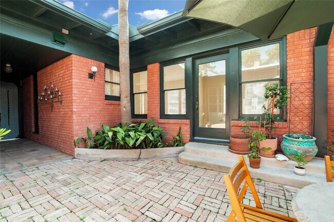 Building Photo - 1001 Bomar St