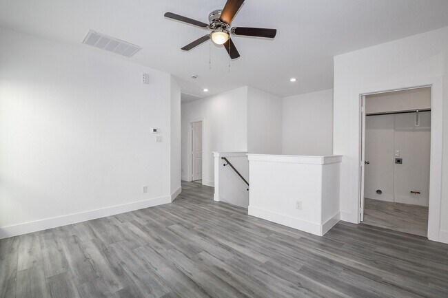 Building Photo - 4438 Aledo St