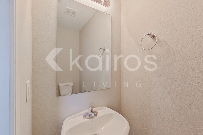 Building Photo - 1305 Mull St