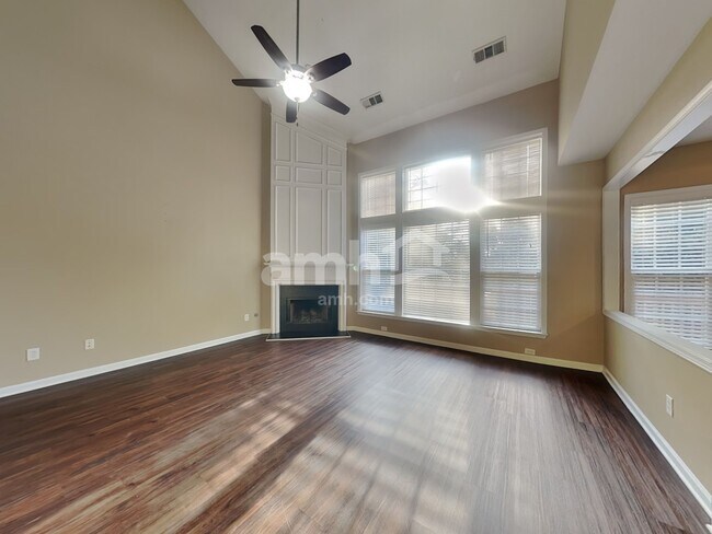 Building Photo - 3695 Moor Pointe Dr