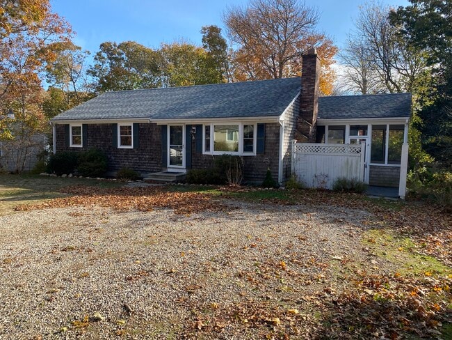 Primary Photo - 6 Cove Rd