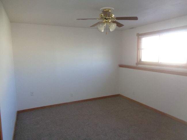 Building Photo - Charming 4-Bedroom Home in Northwest Lincoln