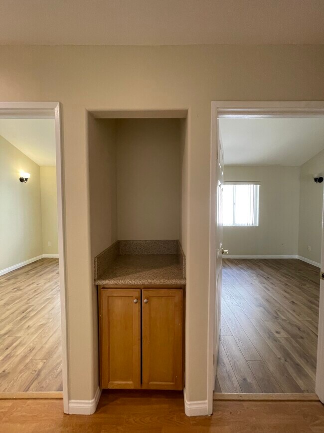 Building Photo - 13806 Vanowen St