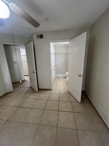 Building Photo - 8635 Mallard Reserve Dr