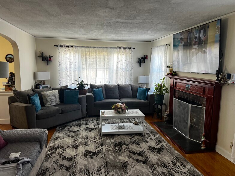 Building Photo - 44 Ellsworth Ave