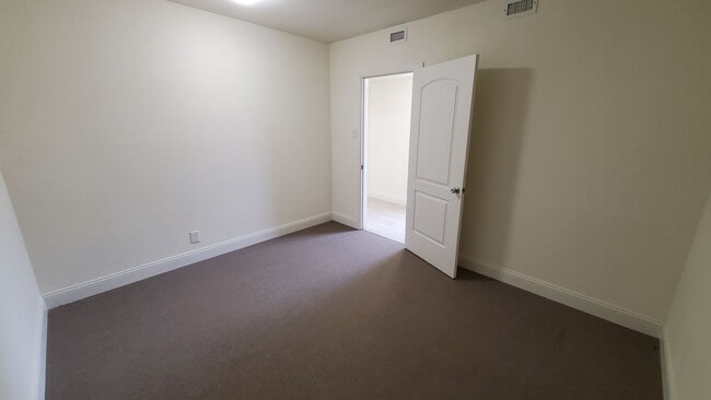 Building Photo - Residential/Office