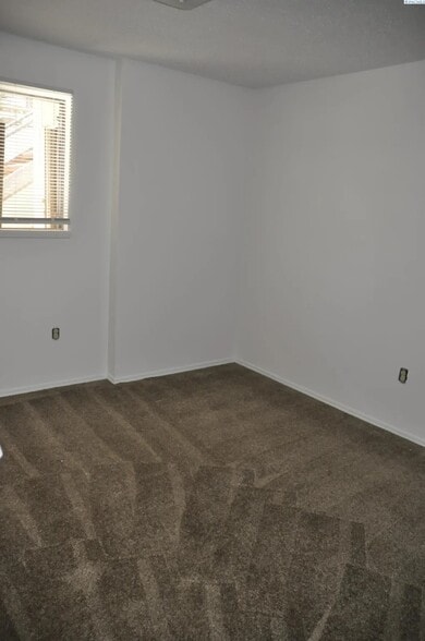 bedroom 3 - 530 SW Summer St