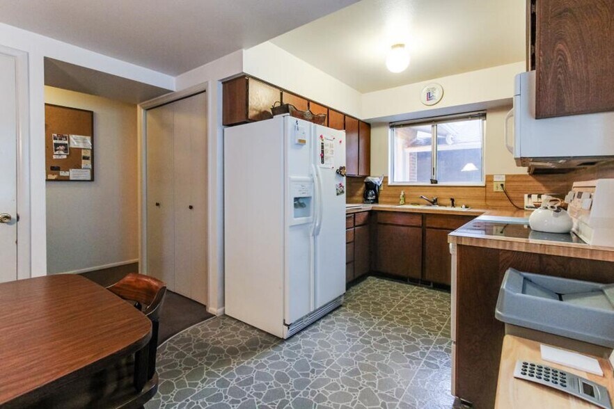 Building Photo - 3298 E Fort Union Blvd