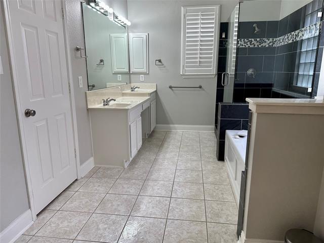 Building Photo - 2050 Garden Crest Dr