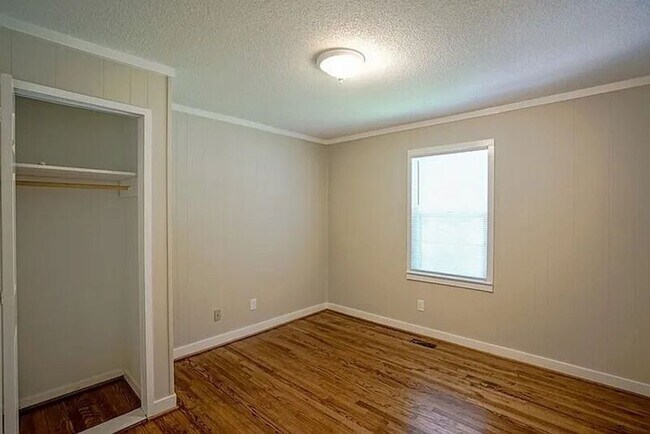 Building Photo - 112 Old Meadowbrook Dr
