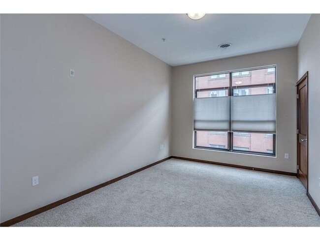 Building Photo - 270 4th St E
