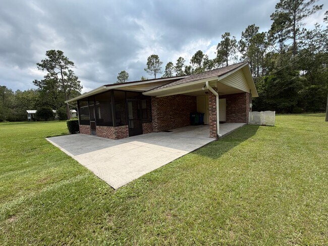Building Photo - Newly renovated, new painted on large lot - mowing included in rent!