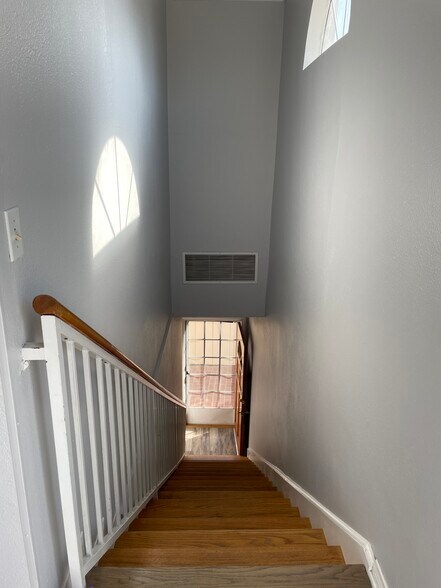 Entrance - 756 Vernon Ave