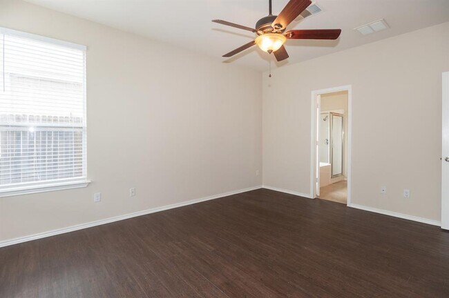 Building Photo - 516 Sweet Leaf Ln