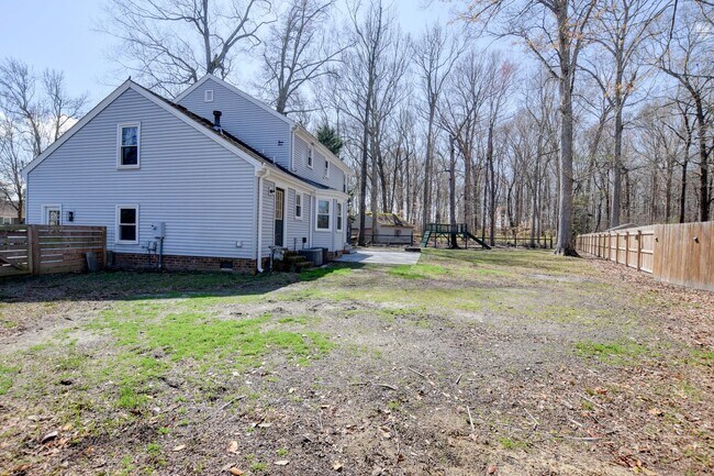 Building Photo - 412 Saddle Ct