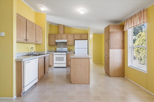 Building Photo - 2774 N Panorama Dr