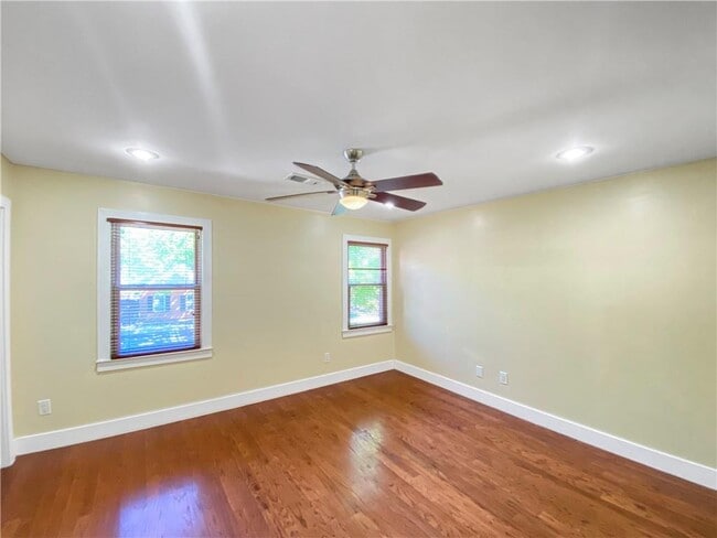 Building Photo - 877 Lenox Oaks Cir NE