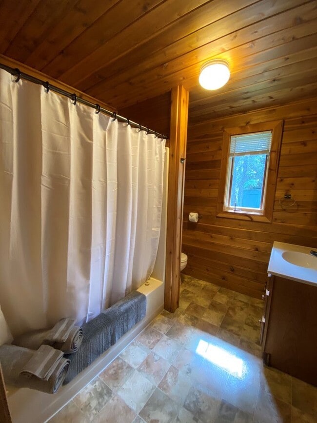 Building Photo - LONG TERM RIVERFRONT CABIN