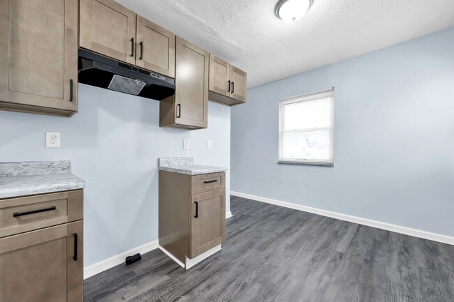 Building Photo - 118 N Kellner Rd