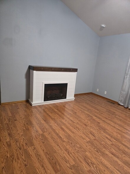 Building Photo - 210 Azalea St