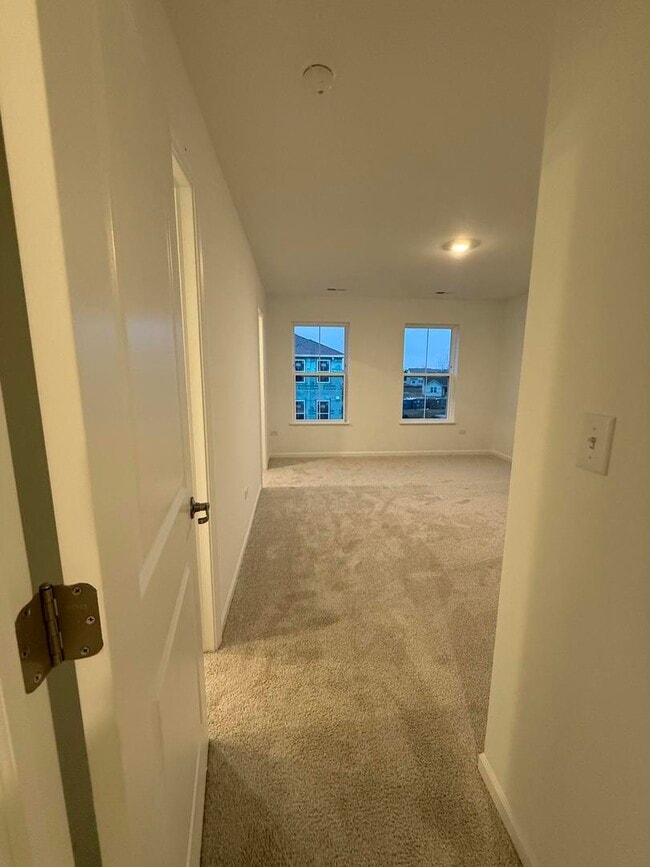 Building Photo - 14940 Dyer Ln