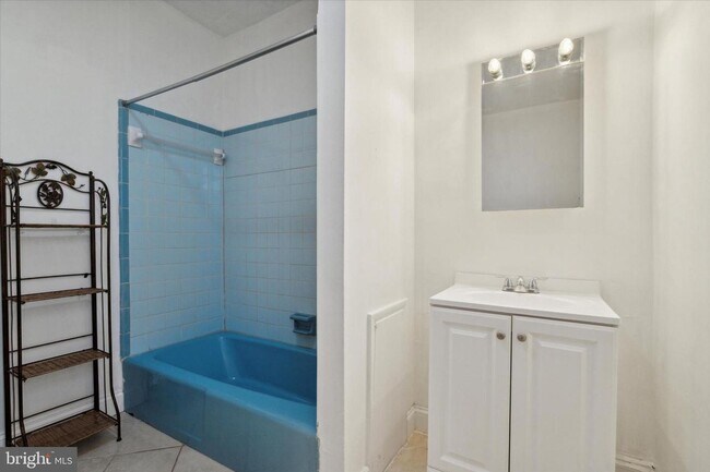 Building Photo - Charming 2-Bedroom Home with Private Yard ...