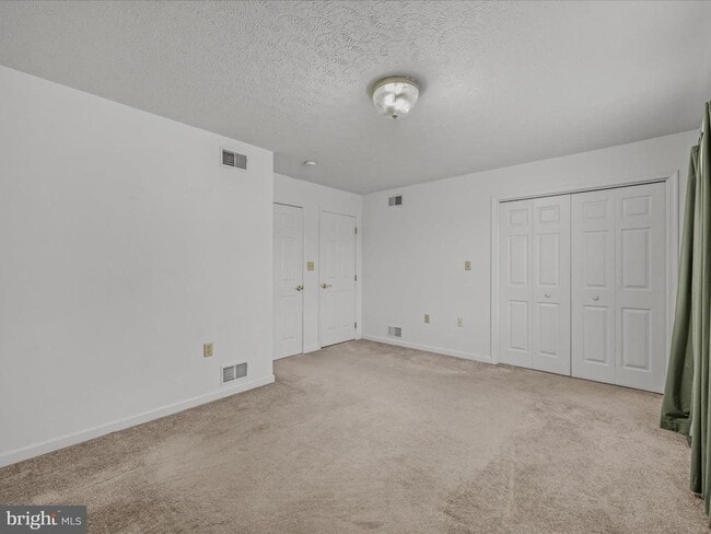 Building Photo - 73 Garden Dr